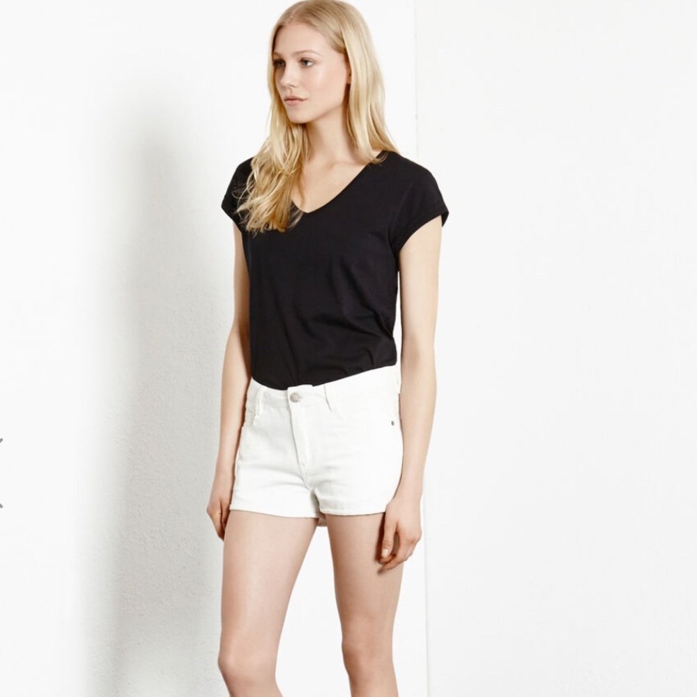 London jean, Vintage white high wasted shorts 25W